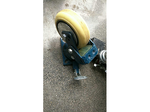 6寸重型減震腳(jiǎo)踏式定向鎖輪